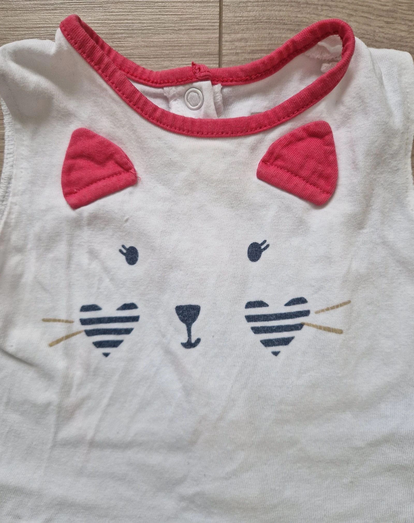 🐱 Vestido Sucre d’orge – branco-marinho e fúcsia com estampa de gato – bebê menina – 9 meses – bom estado – photo 2